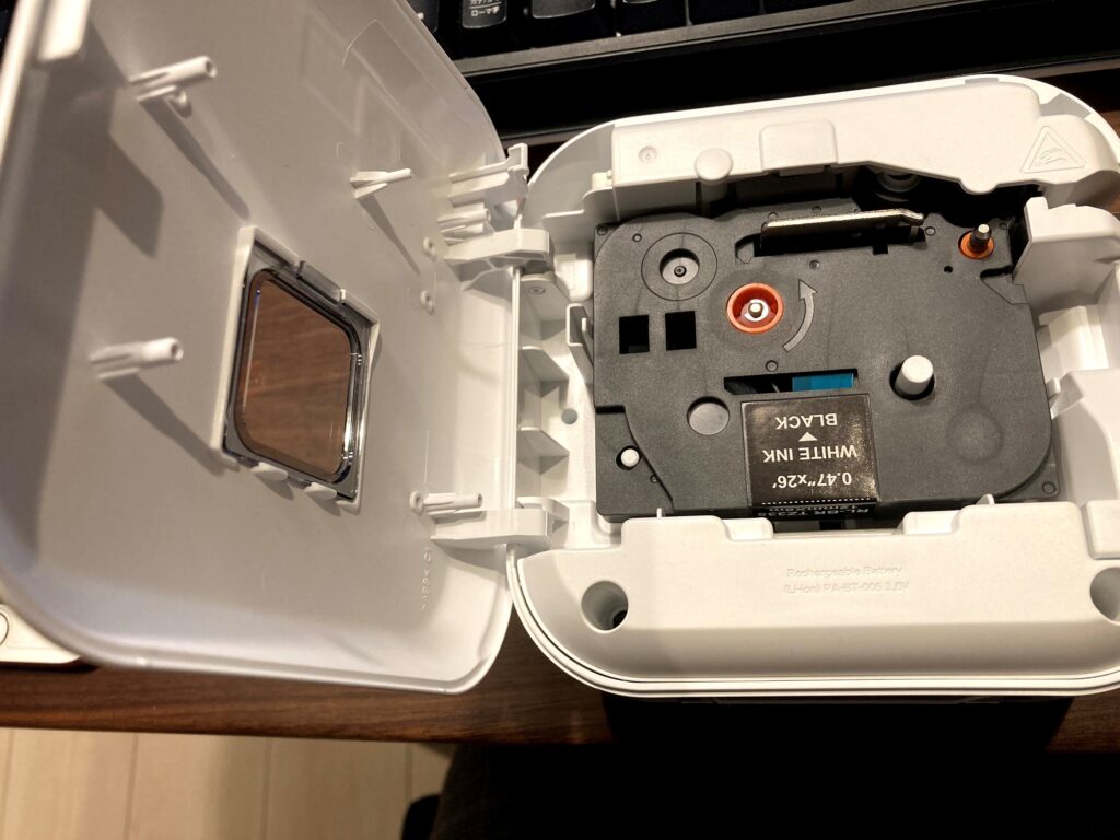 テープは、カチッと音がするまではめる